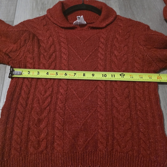 Elegant Red Cable Knit Turtleneck Sweater - Picture 11 of 12